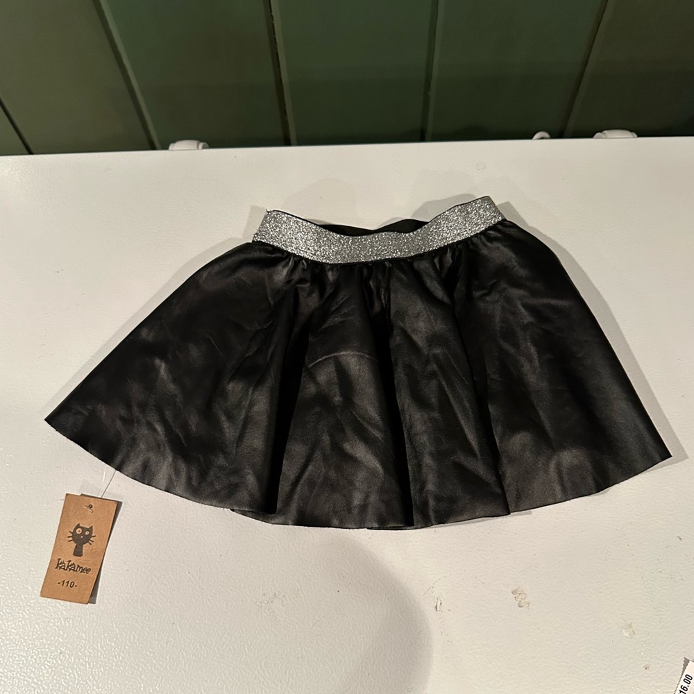 NWT kids skirt size 110 (3T)